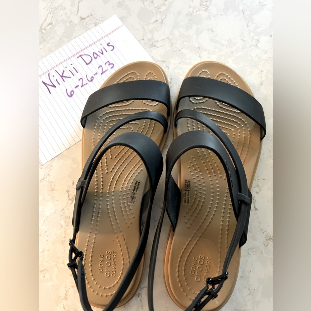 Crocs Tulum Strappy Sandal - women’s size 8